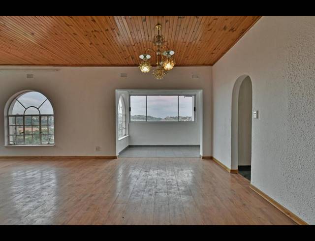 5 BEDROOM HOUSE FOR SALE IN OAKDENE